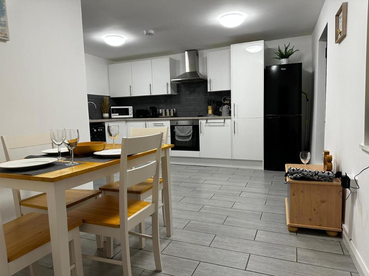 Colchester Central City East Bay Apartment מראה חיצוני תמונה
